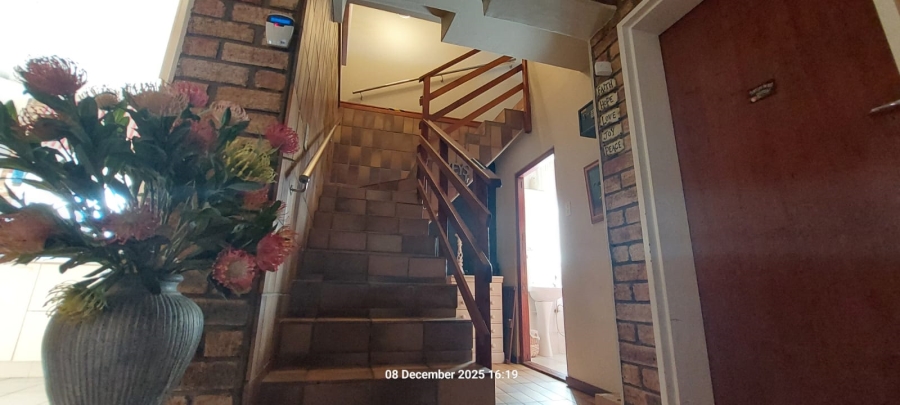 6 Bedroom Property for Sale in Wavecrest Eastern Cape